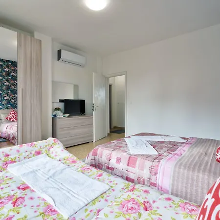 R & R * Μαργκέρα